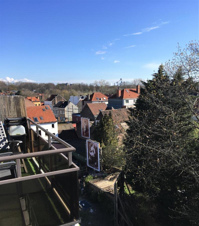 1 Chambre Meublé Et Terrasse à 10 Min Du Centre De *